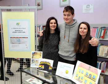 Potovanje roke s črto v žalski knjižnici