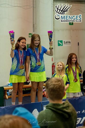 Mila Vrhovnik in Sara Bregar, državni prvakinji do 11 let