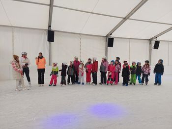 Otroke je med novoletnimi počitnicami razveseljeval tečaj drsanja
