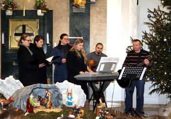 Praznik prepevanja in igranja božičnih pesmi