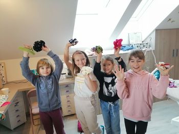 Mini tečaj šivanja je odlična izraba prostega časa otrok med počitnicami