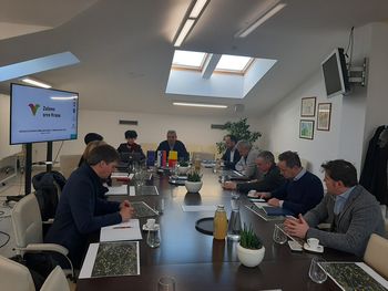 PO POŽARU NOVA PARTNERSTVA in NOVI MEDNARODNI PRODUKTI
