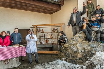 Pri sv. Joštu pod Lisco na pustno nedeljo licitirali krače in salame