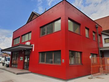 Adaptacija Kulturnega doma na Hrušici poteka po planu