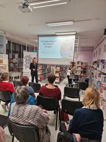 Predavanje o terapevtskih učinkih knjige in pomenu branja
