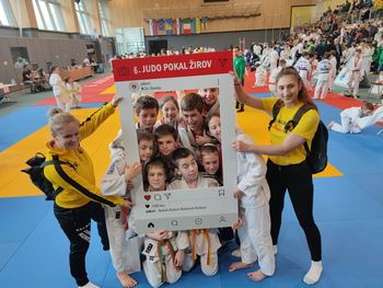 Starejši dečki in deklice Judo kluba Komenda na Pokalu Žirov slavili zmago