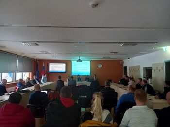 Tudi v Logatcu konstruktivna predstavitev pobude za državni prostorski načrt (DPN) za nadgradnjo železniške proge na odseku Borovnica-Logatec Tudi v Logatcu konstruktivna predstavitev pobude za državni prostorski načrt (DPN) za nadgradnjo železniške proge na odseku Borovnica-Logatec