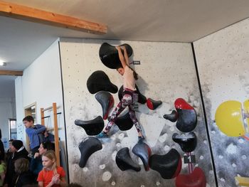 Neja Albreht v prvem balvanskem problemu