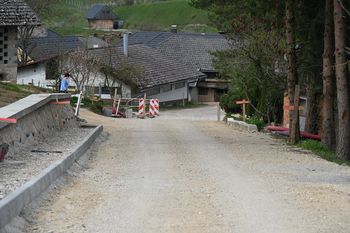 Celostna ureditev prometne povezave skozi Vrh pri Boštanju 