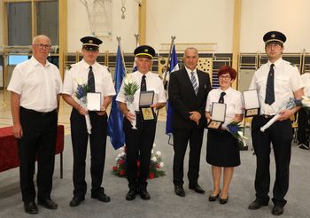 Slovesnost ob dnevu državnosti je v letu 2021 potekala v Športni dvorani Mengeš