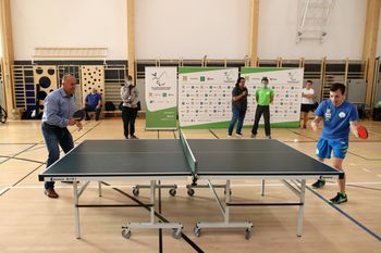 Vseslovenski dan s parašportniki je v Športni dvorani Mengeš gostila občina Mengeš