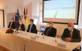 Pogodba za gradnjo regionalne kolesarske povezava Kamnik Ljubljana je podpisana