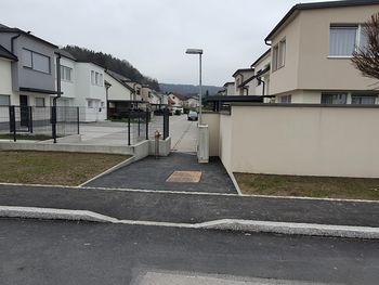 Na Ropretovi cesti zgrajen pločnik in saniran odsek ceste proti izviru Žeček