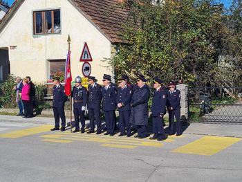 Žalni slovesnosti pri spomeniku NOB v Loki pri Mengšu in v Mengšu pri spomeniku talcem na Zalokah