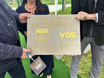 Položen je temeljni kamen za nov vrtec v Hotedršici