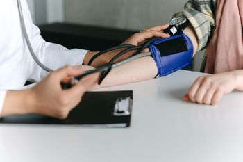 Delež oseb, ki v  polzelski občini prejemajo zdravila zaradi povišanega krvnega tlaka, je bil                 blizu slovenskemu povprečju, za sladkorno bolezen velja enako.