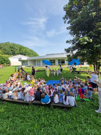 OBISK TETKE POLETJE V VRTCU KRMELJ