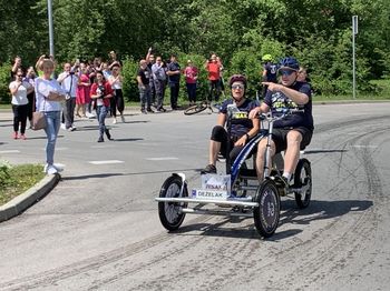 DOBRODELNOST NE POZNA MEJA