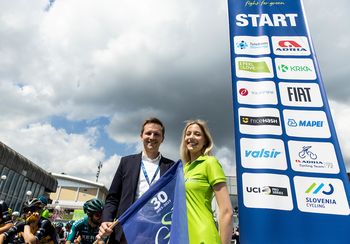 Dirka Po Sloveniji se je v Celju začela ob velikem zanimanju gledalcev 
