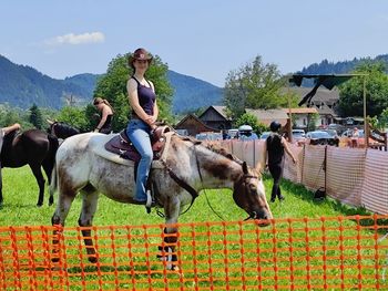 Neža in King
