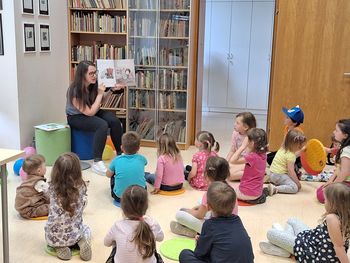 Majska pravljična ura v Občinski knjižnici Žalec