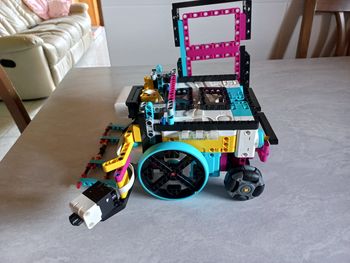 NEJC MASTEN z ekipo Robokras tretji na evropskem tekmovanju v robotiki