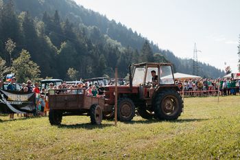 Traktor zbor in blagoslov traktorjev v Račevi