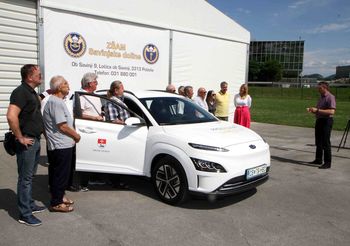 Novo vozilo za starejše občane in invalide