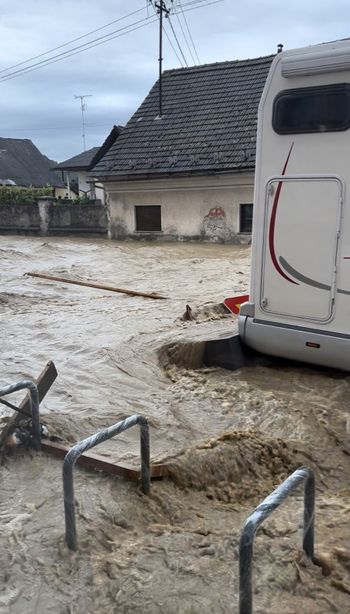 Izredne razmere tudi v Mengšu