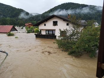 Pomoč prizadetim v ujmi 2023 - oškodovani oddajo vloge do 28. 8. 2023