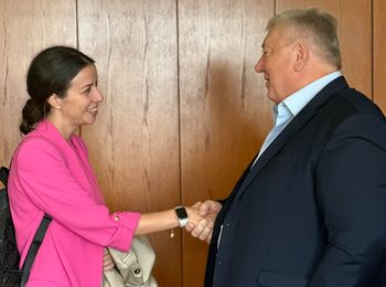Evropska poslanka Irena Joveva se je  mudila v občini Logatec