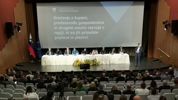 Obisk vlade RS v Savinjski regiji - javna tribuna v Žalcu