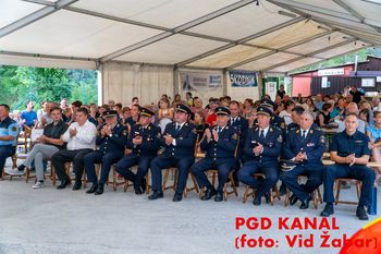 Povabljeni gostje in govorniki.