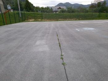 Pričetek ureditve športnega igrišča na Blejski Dobravi ter omejitev dostopa na širše območje gradbišča