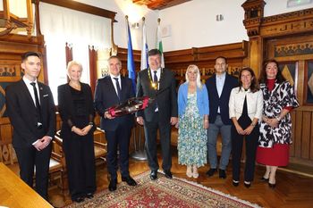 V Spominsko knjigo Občine Grosuplje se je vpisal tudi predsednik Državnega sveta RS Marko Lotrič V Spominsko knjigo Občine Grosuplje se je vpisal tudi predsednik Državnega sveta RS Marko Lotrič