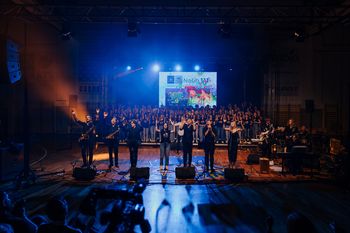 Vokalna eksplozija GCC, avtor: Robert Valenti