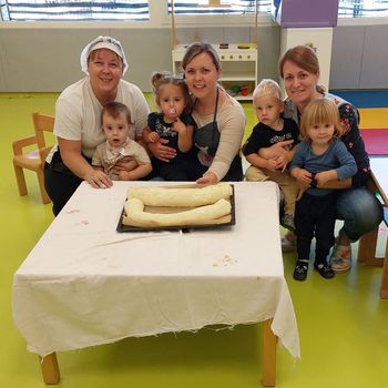 PEKA JABOLČNEGA ZAVITKA PRI RIBICAH