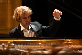 Koncert pianista Nejca Kampleta v Sevnici