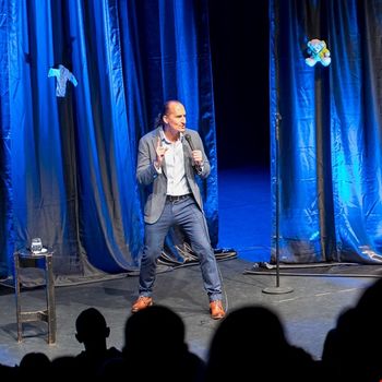 Strast, dojenček in rompompom, stand-up komedija Vida Valiča