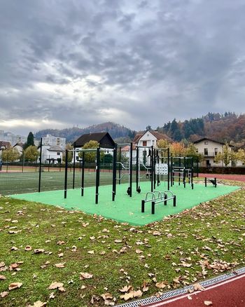 Nov fitnes na prostem na igrišču I. gimnazije v Celju Nov fitnes na prostem na igrišču I. gimnazije v Celju