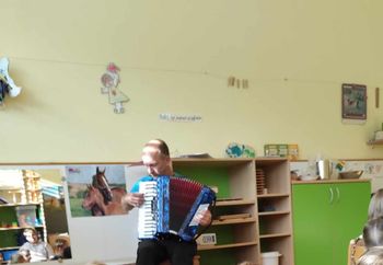 S harmoniko na potep