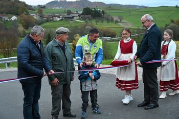 Odprtje razširjenega križišča in ceste v Podborštu 