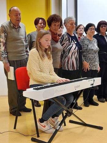 Člani literarne sekcije Snovanja se predstavljajo