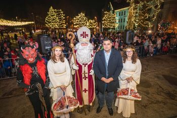 Prižig decembrskih luči in obisk Miklavža na Jesenicah