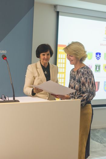 Občina Logatec prejela naziv Branju prijazna občina