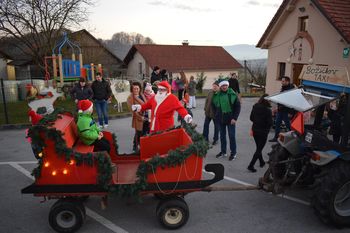 Otroke v Rovišču tudi letos obiskal Božiček