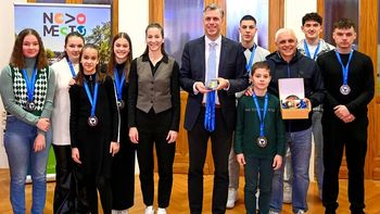 Karateisti medaljo z evropskega prvenstva simbolično predali županu
