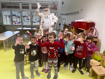 Koledniki in dedek Mraz v vrtcu