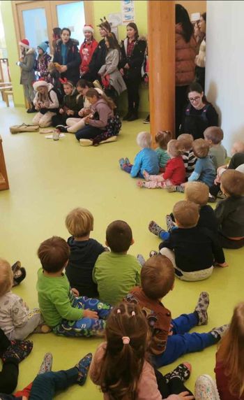 Koledniki in dedek Mraz v vrtcu