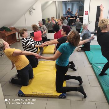 Športno in funkcionalno, dobro za vsakogar: fitnes telovadba v zrelih letih